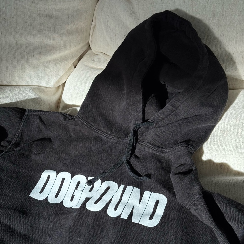 Black dog pound La hoodie